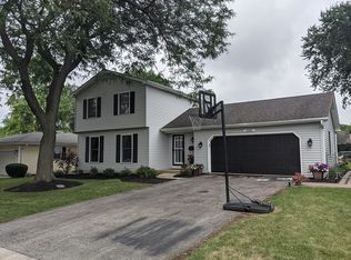 1061 Alameda Dr, Aurora, IL 60506