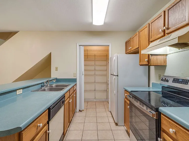 840 W Georgia St #B — Photo 38