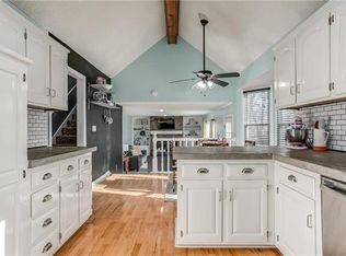 1601 E Sheridan Bridge Ln, Olathe, KS 66062