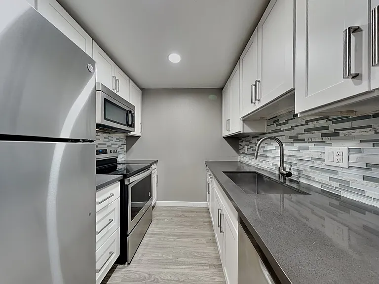 1105 S Woodlawn St #1 — Photo 25