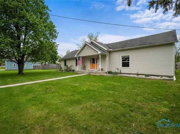 209 W 9th St, Genoa, OH 43430