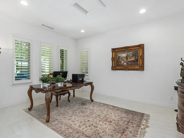 118 Iron Gate — Photo 20