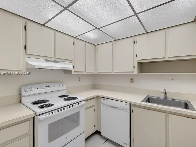 3100 W Rolling Hills Cir #303 — Photo 24