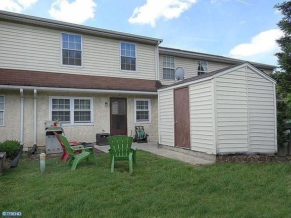 4th image of 610 Lancaster Ct