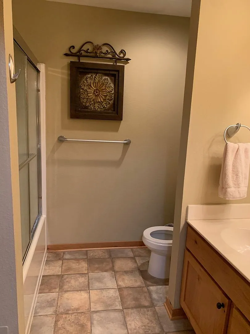 Short Term Winter Rental - 3 Bed / 5 Bath Condo in Lakeshore — Photo 4