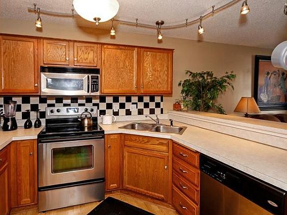 5th image of 527 Aqua Cir