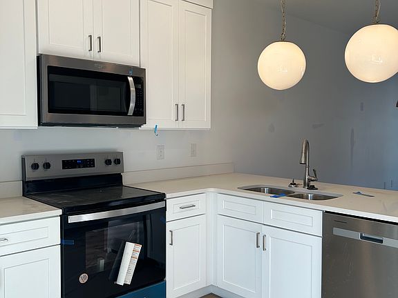 5th image of 107 Lakeside Dr #D