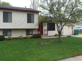 1919 Julie St, Woodstock, IL 60098