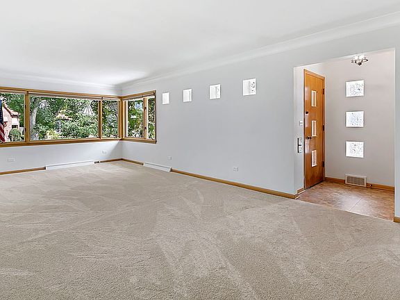 4th image of 5818 N Odell Ave