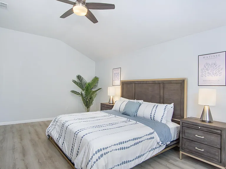 9437 Goldenview Dr — Photo 10