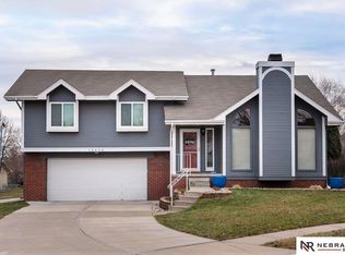 15453 Wirt Cir, Omaha, NE 68116