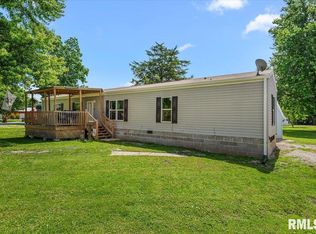 421 W Monroe St, Girard, IL 62640