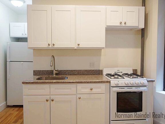 5th image of 287 Webster Ave APT 2C