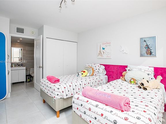 4th image of 780 NE 69th St Penthouse 7