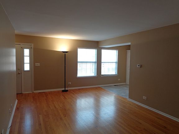 3rd image of 30 Fernwood Ct