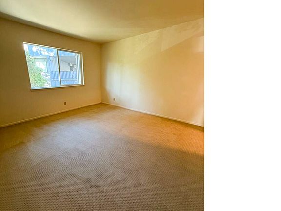 5th image of 6 Davis Dr APT D