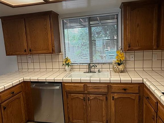 5th image of 2704 Pinewood Dr