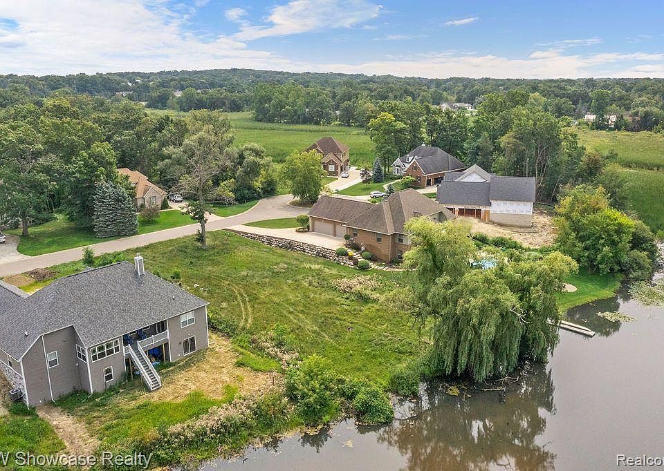 1st image of 300 View Dr