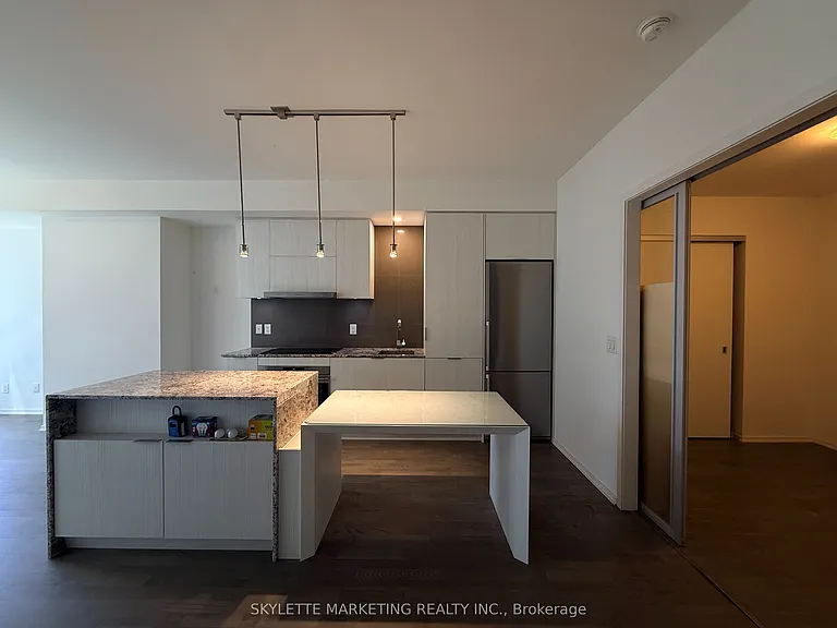 1 Bloor St E #422 — Photo 2
