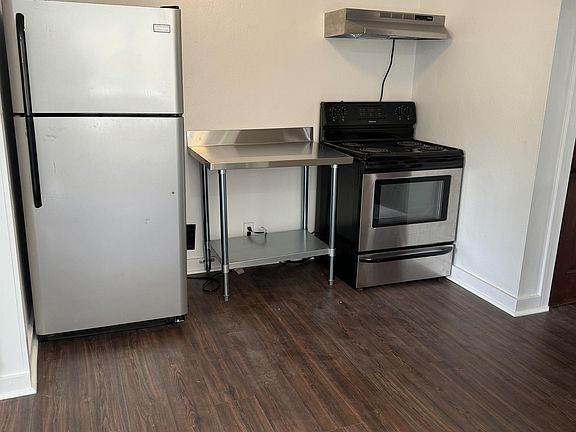 4th image of 3718 E 3rd St #1