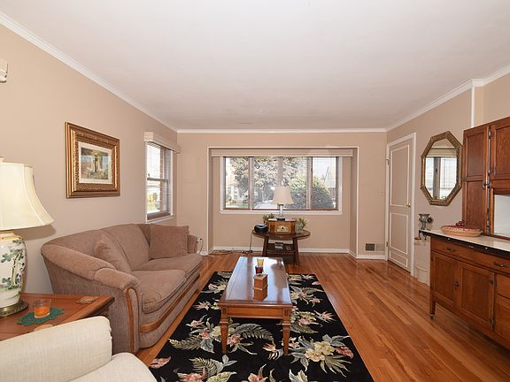 3rd image of 951 Lorraine Dr