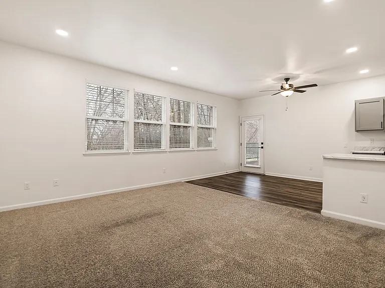 Sterling Oaks Luxury Apartments — Photo 64