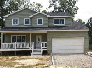 8 Reinhart Ct, Melville, NY 11747