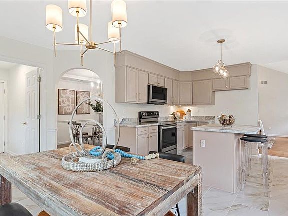 4th image of 3620 Gillia Cir E
