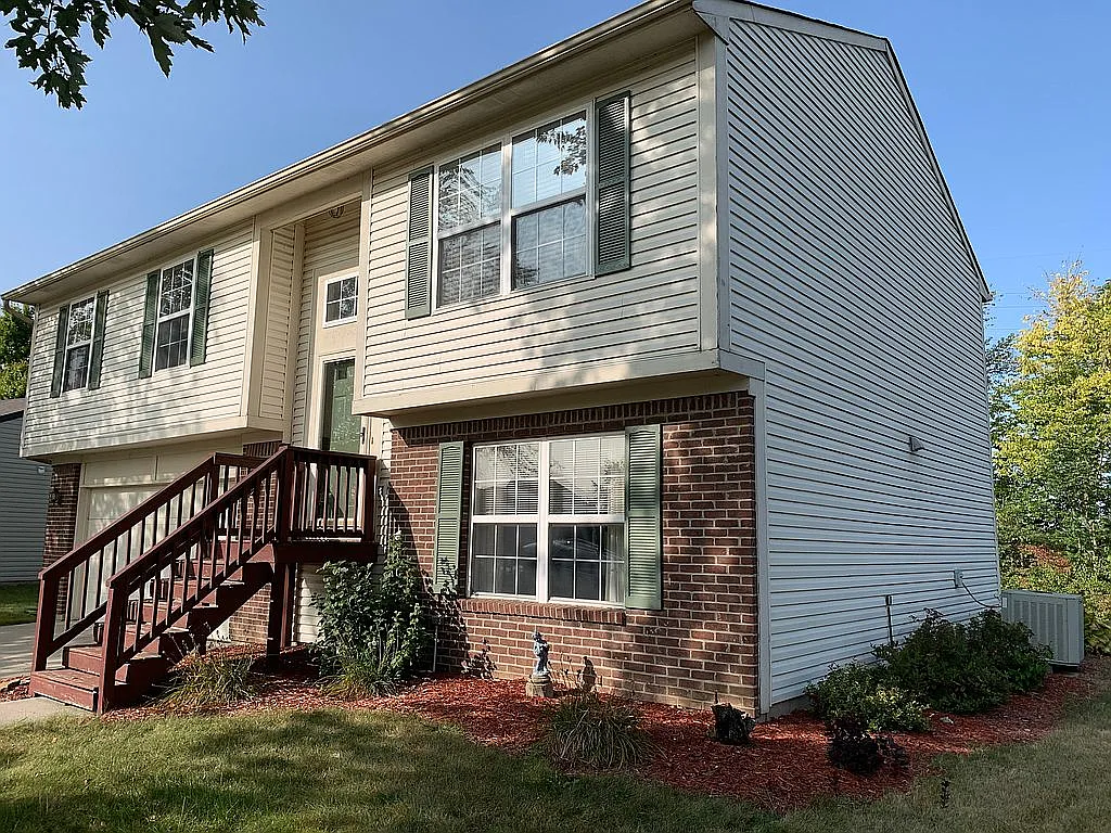 430 Lockerbie Ln photo 1