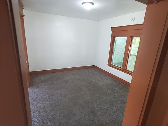 3rd image of 1486 E Delavan Ave