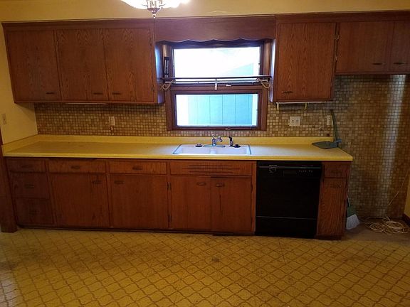 5th image of 821 N 114th St