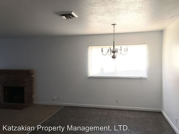 4th image of 832 E Yorkshire Dr