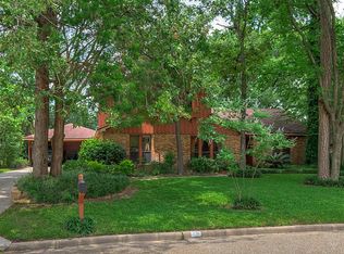 318 S Rivershire Dr, Conroe, TX 77304