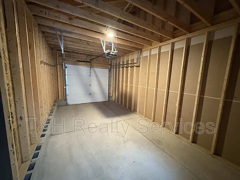 930 Woodlawn Ave — Photo 30