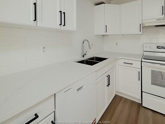 3rd image of 1662 Fieldcrest Ln