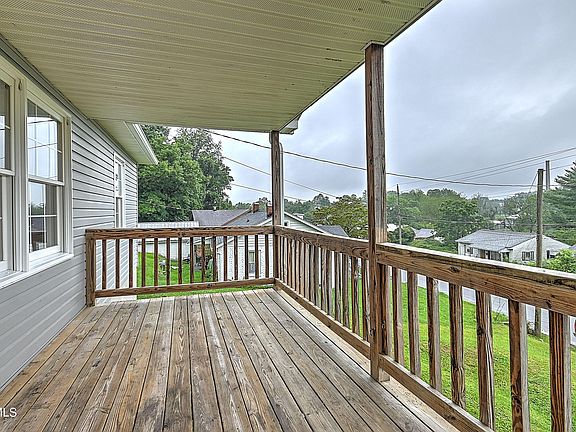 4th image of 457 Norfolk Ave