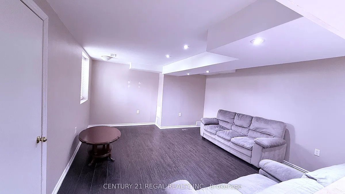 Building Photo - 39 Laurentide Cres