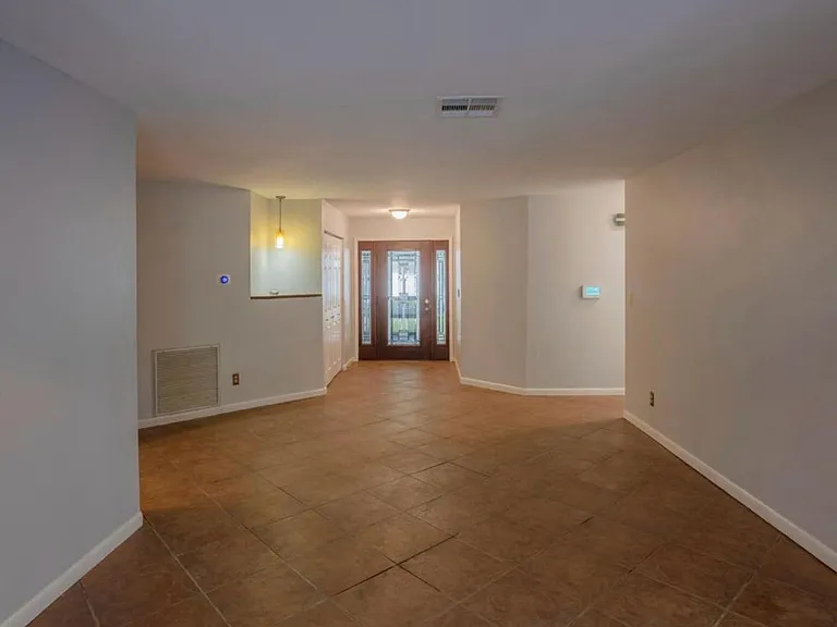 1924 Seton Dr — Photo 12
