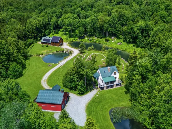 1949 South Road, Peru, VT 05152