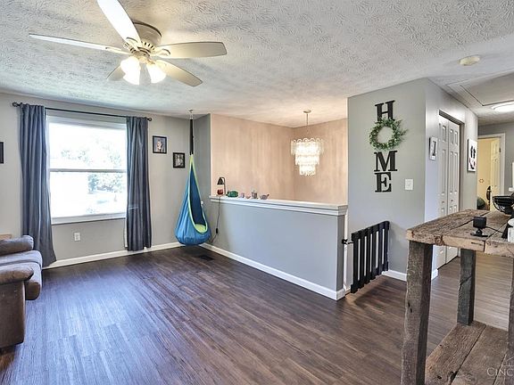 4th image of 615 Deerfield Dr