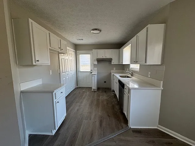1000 Wehring Ln — Photo 6