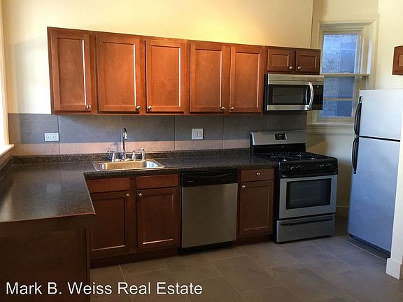 2nd image of 2126 N Sheffield Ave APT 2
