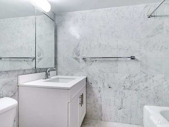 4th image of 200 E 71st St APT 3E
