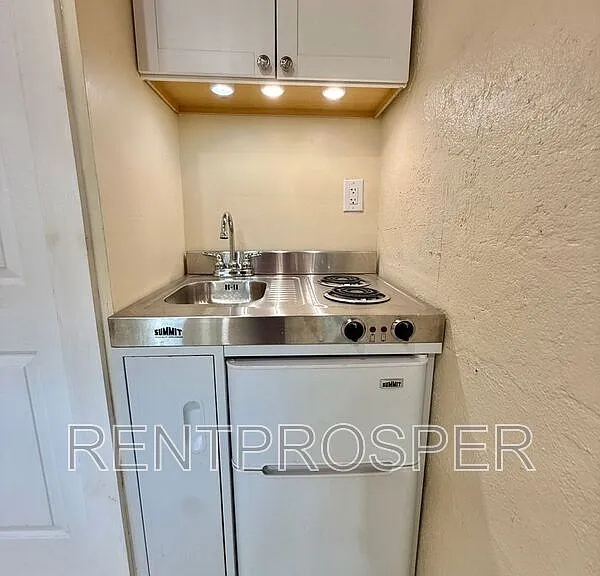 309 W 9th St — Photo 8