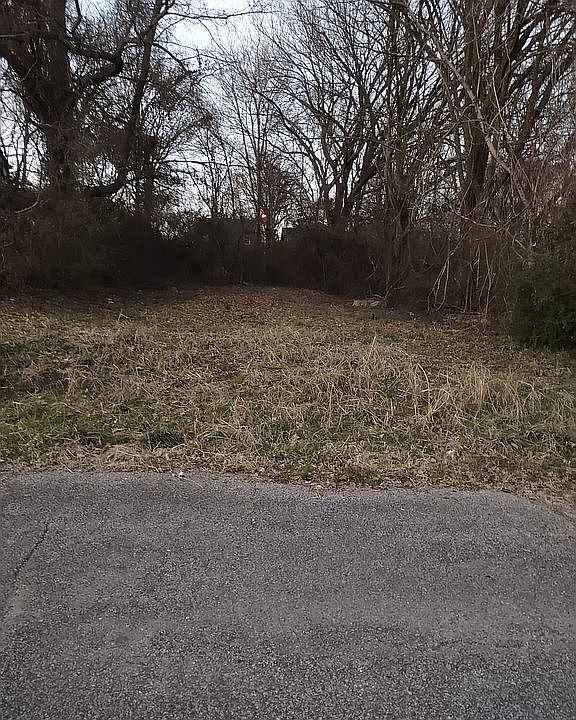 1st image of 260 W McKellar Ave