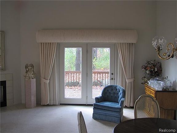 5th image of 37691 Burton Dr #1