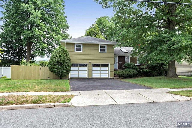 1st image of 30 Delford Ave