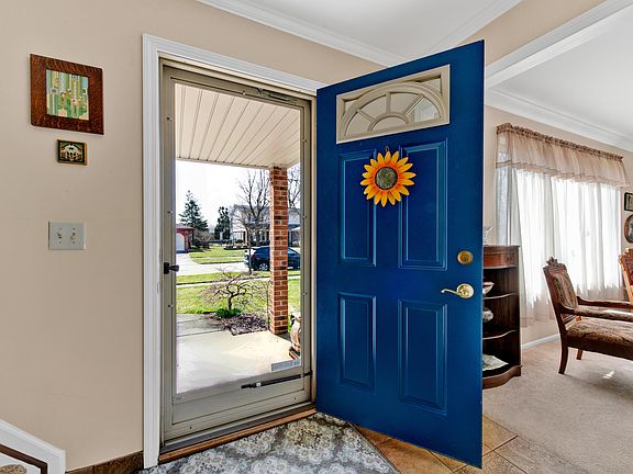 5th image of 7507 Admiralty Dr