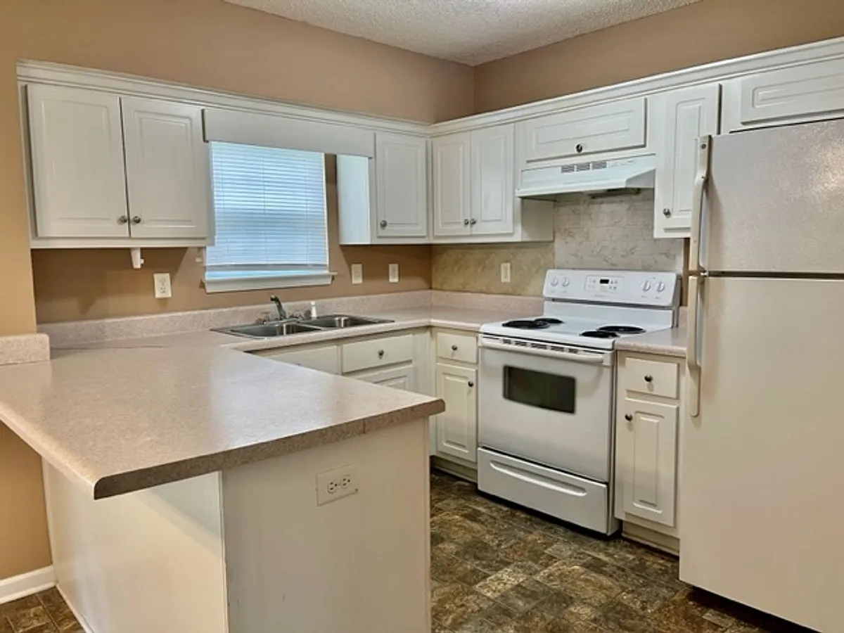 Building Photo - 84 Willowrun Dr SW