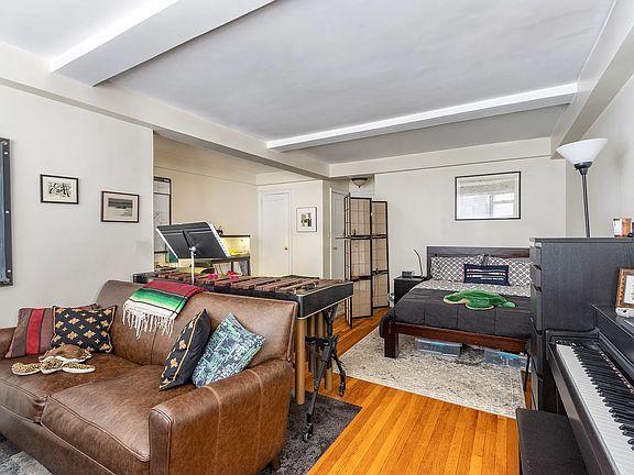 4th image of 230 E 73rd St Unit 2-D